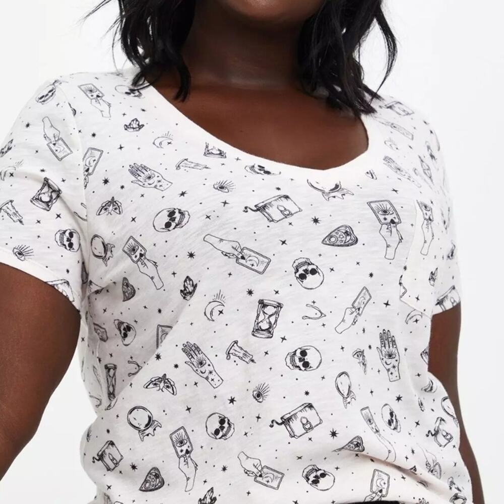Torrid 1 Pocket Slub V Neck Short Sleeve T-Shirt Pearl Mystic Tarrot Print